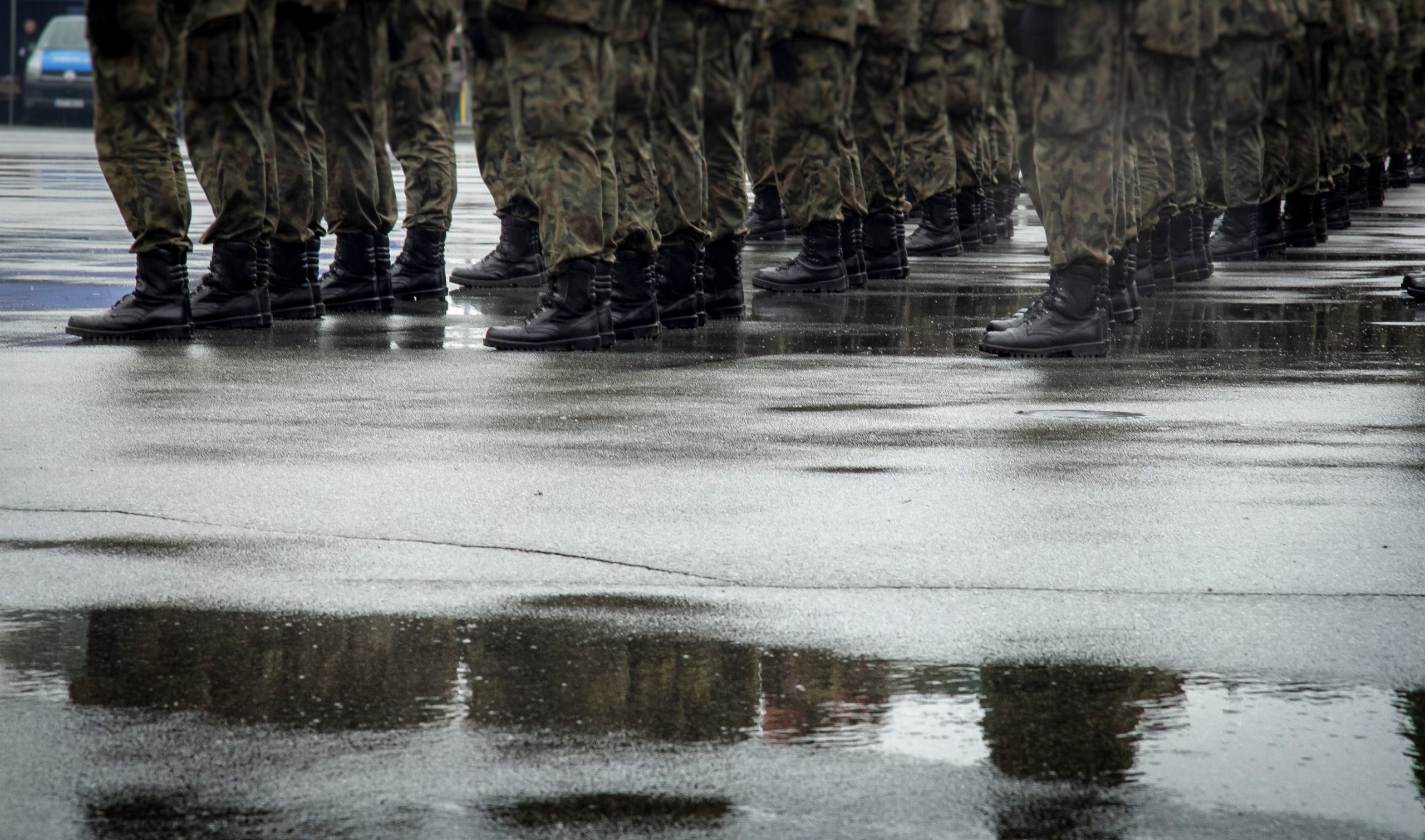 Quando la Divisa Tradisce lo Stato: Il Peso di un Reato Militare
